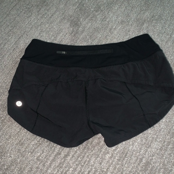 Lululemon speed up 2.5 inch low rise size 4 - Picture 2 of 2